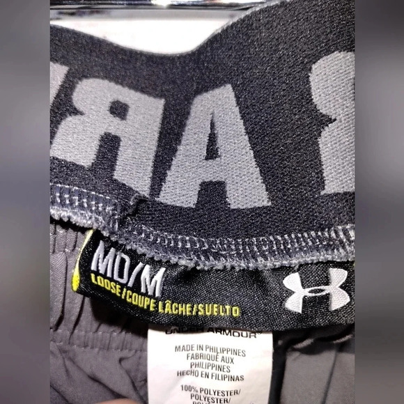 Under Armour Loose Shorts in Gray and Black size Medium Athletic Athleisure - Picture 3 of 5